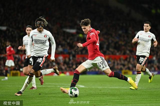 在她的推动 在她的推动